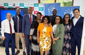 Güney Afrikalı Bakandan Hizmet gönüllülerine büyük övgü!