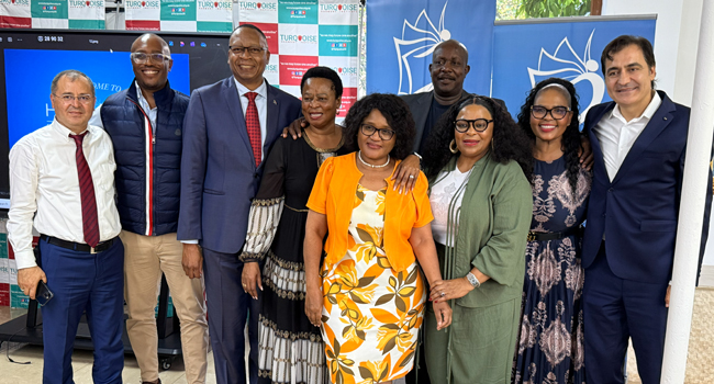 Güney Afrikalı Bakandan Hizmet gönüllülerine büyük övgü!