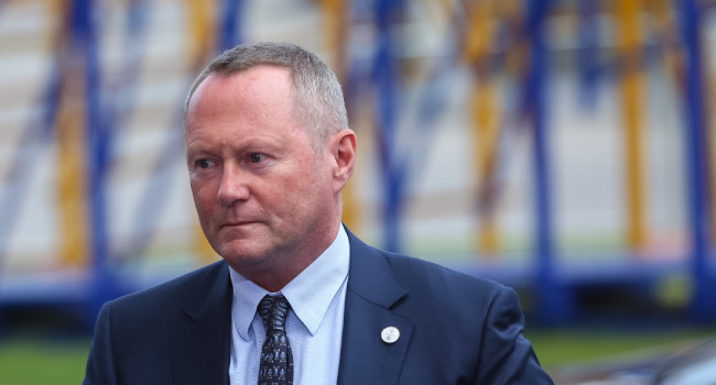 AB Komiserinden Türkiye'ye ağır eleştiri : Yalçınkaya ve Demirhan kararları görmezden gelinmemeli