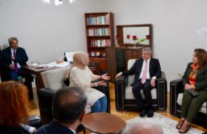 Davutoğlu: Binlerce KHK'lının sivil ölüme terkedildiği yerde insan haklarından bahsedilemez