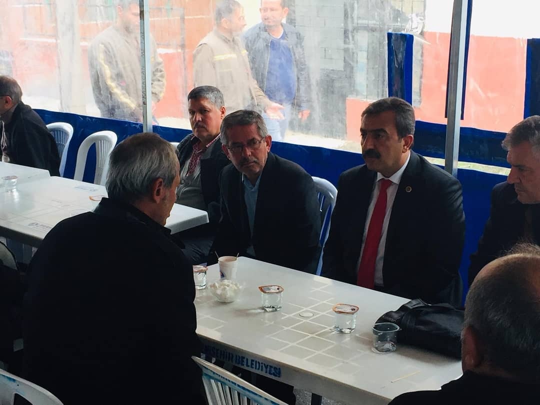 Cumhuriyet Savcısı Ercan Kayhan’ın, polis memuru kardeşi kardeşi 2018 yılında 44 yaşında kalp krizi geçirerek vefat emişti. Kayhan taziyeleri kabul ederken…