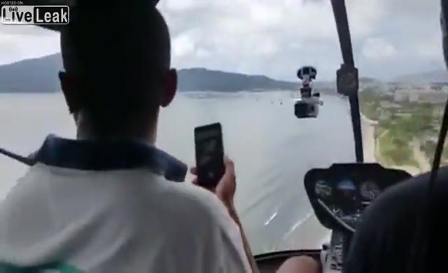 Helikopterin düşme anı kameraya böyle yansıdı Helikopterin düşme anı kameraya böyle yansıdı