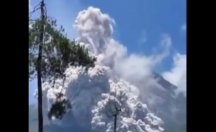 Endonezya’da yanardağ patladı.