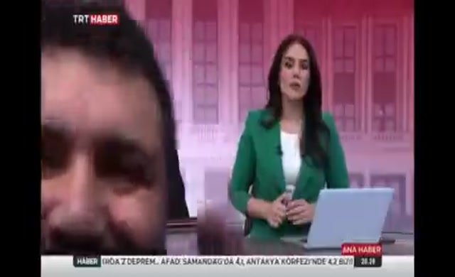 TRT ekranlarında şok: Zafer işareti yapıp görüntüden kayboldu